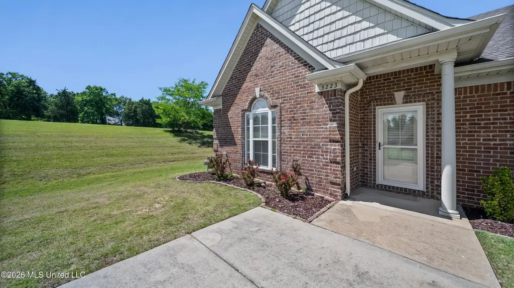 3223 Parkdale Cv