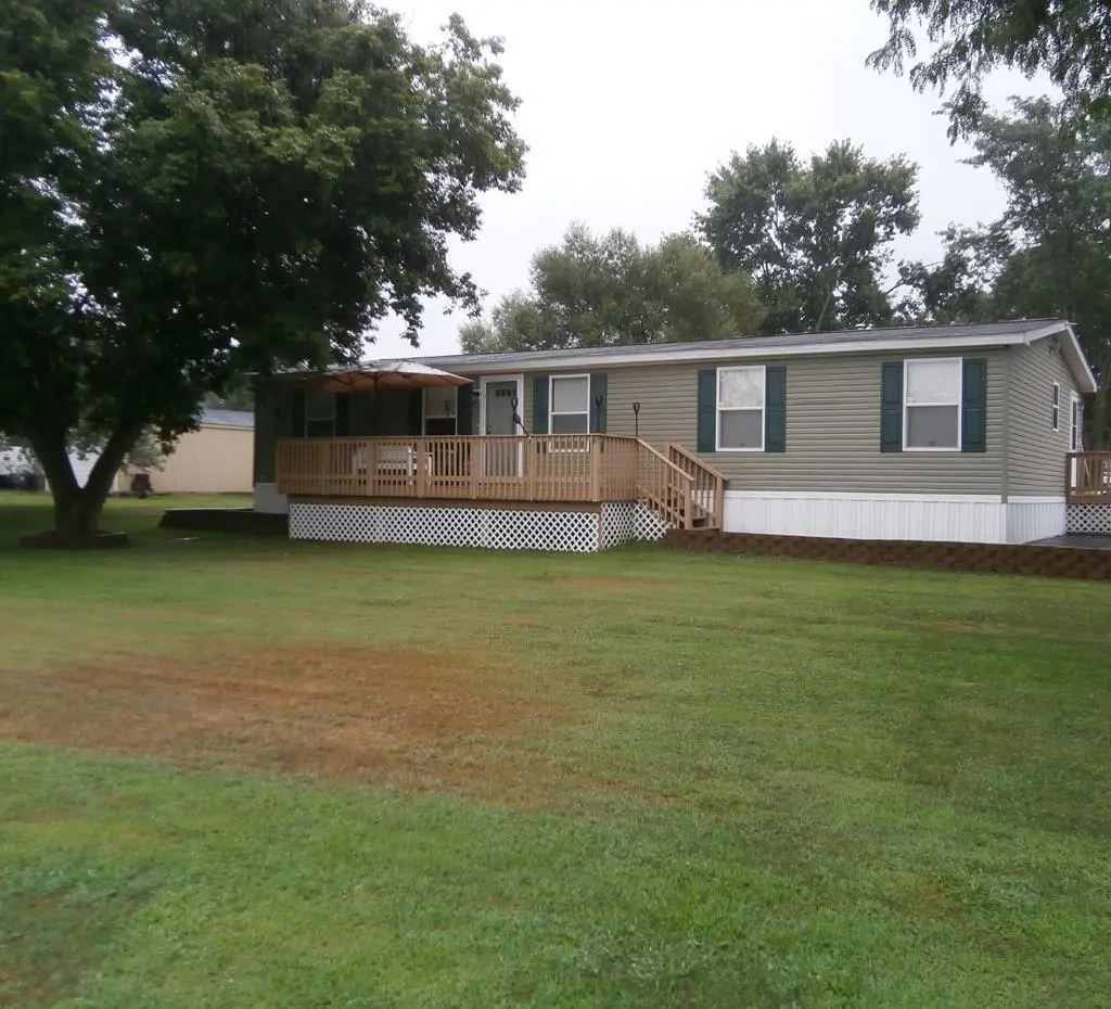 101 Somers Ln