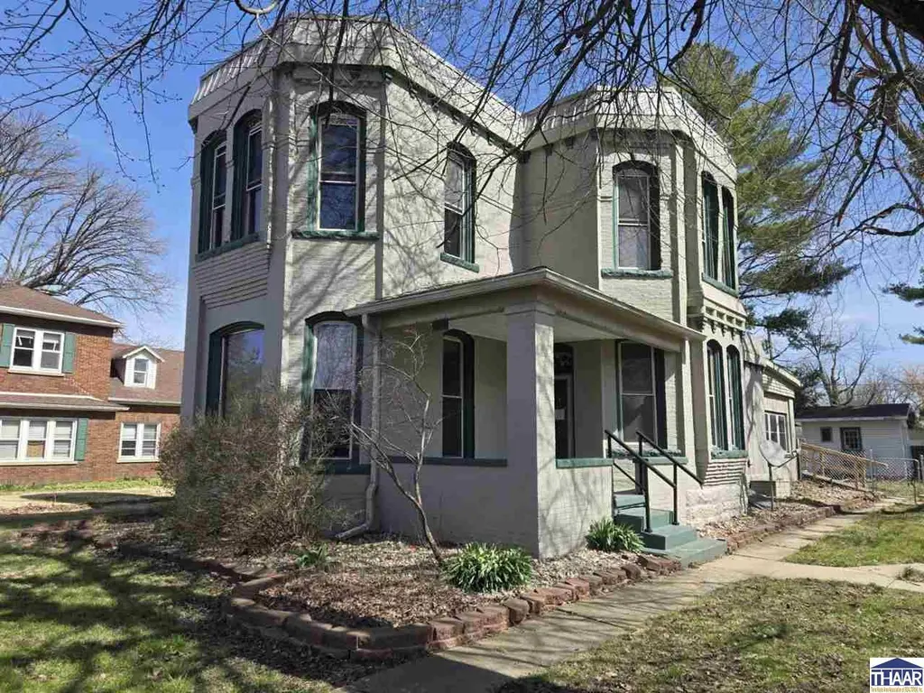 214 N Maple St