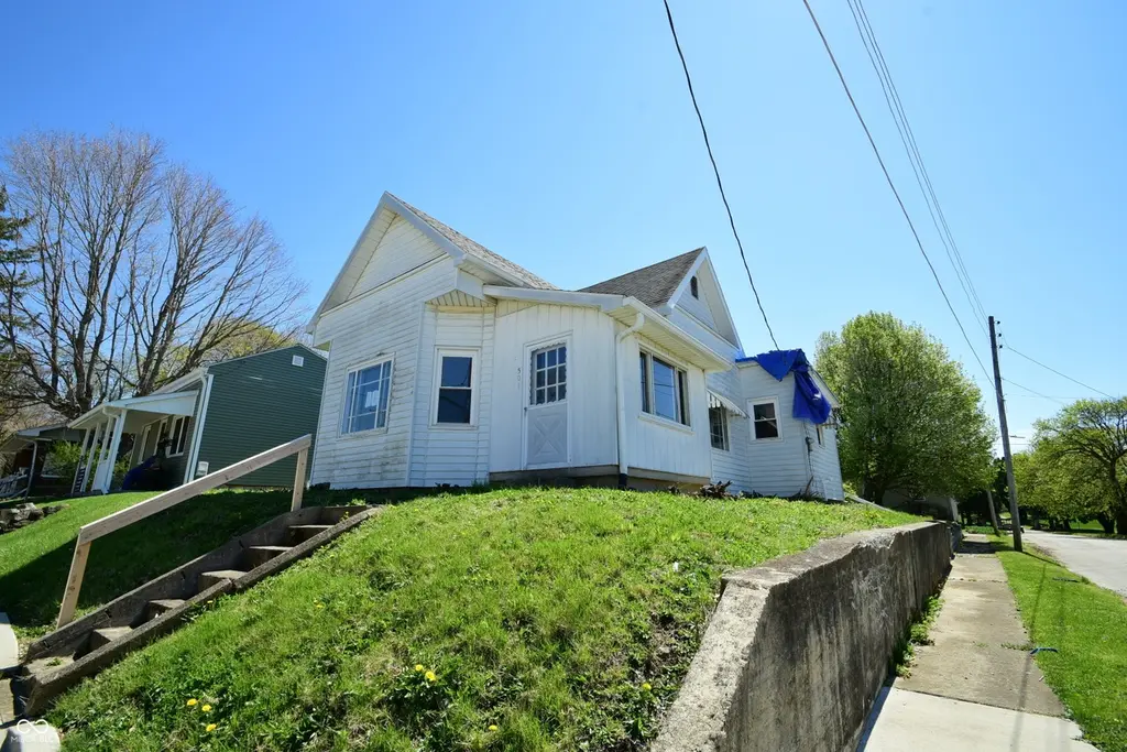 501 E Main St