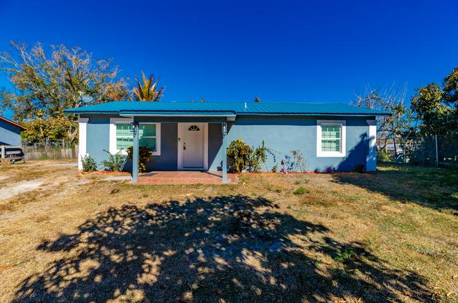 3559 NW 4th St