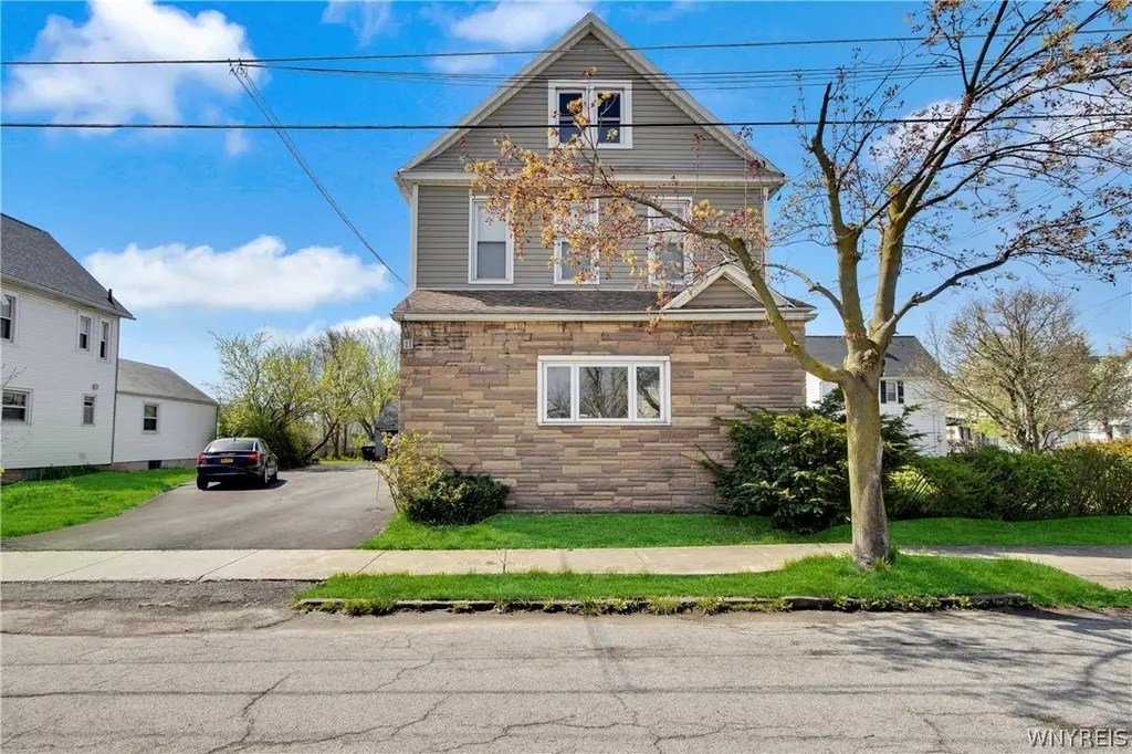 11 Laverack Ave