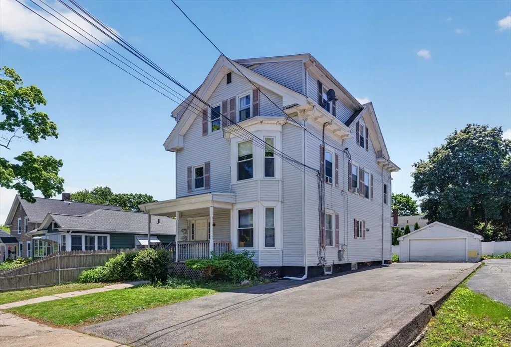 62 Ash St