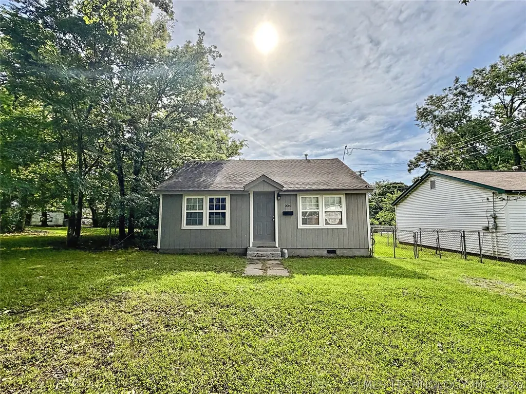 204 N Cedar Ave