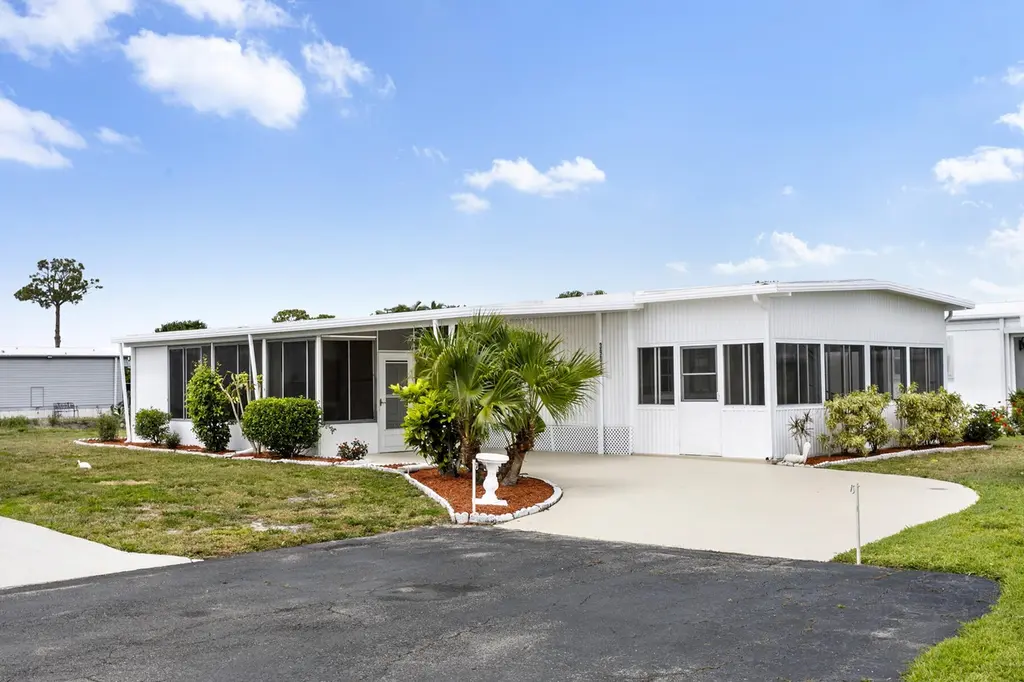 39016 Gayle Bay