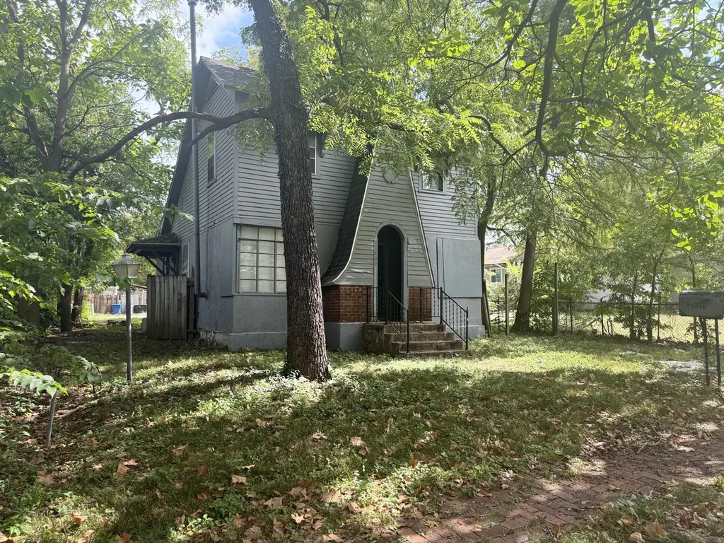 109 N Jackson Ave