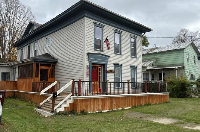 26 Russell St
