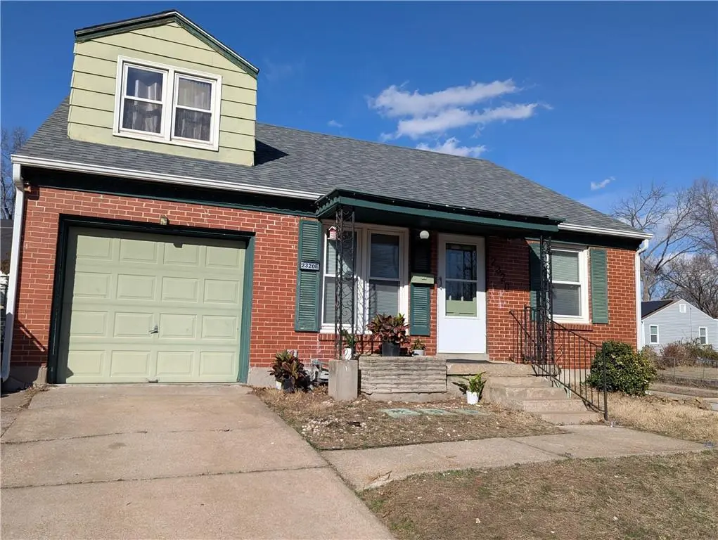 2320 E 71st Ter