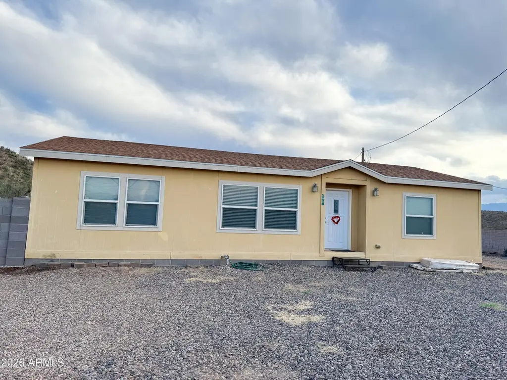 6891 E US Highway 70 --