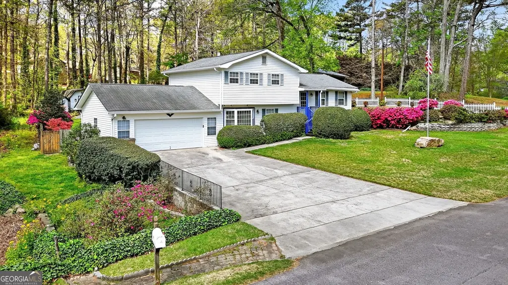 385 Charlotte Blvd