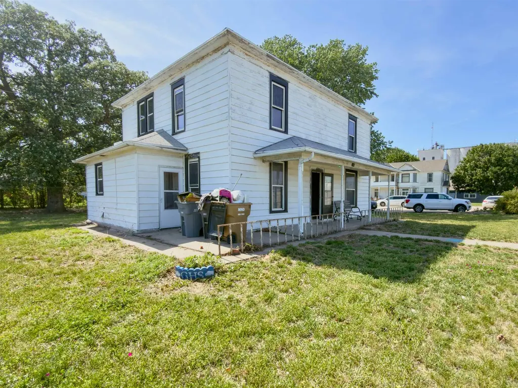 102 Court St