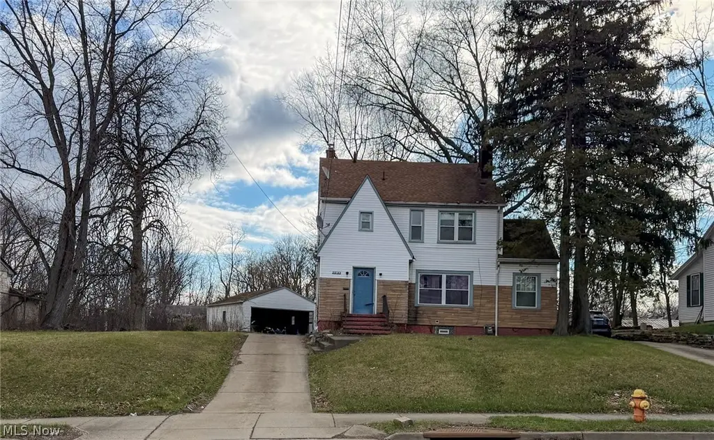 2233 Glenwood Ave