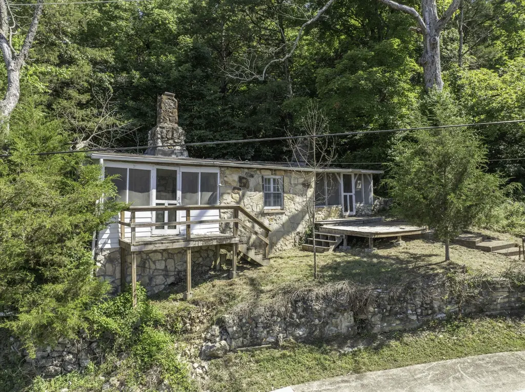 227 Cedar Point Rd