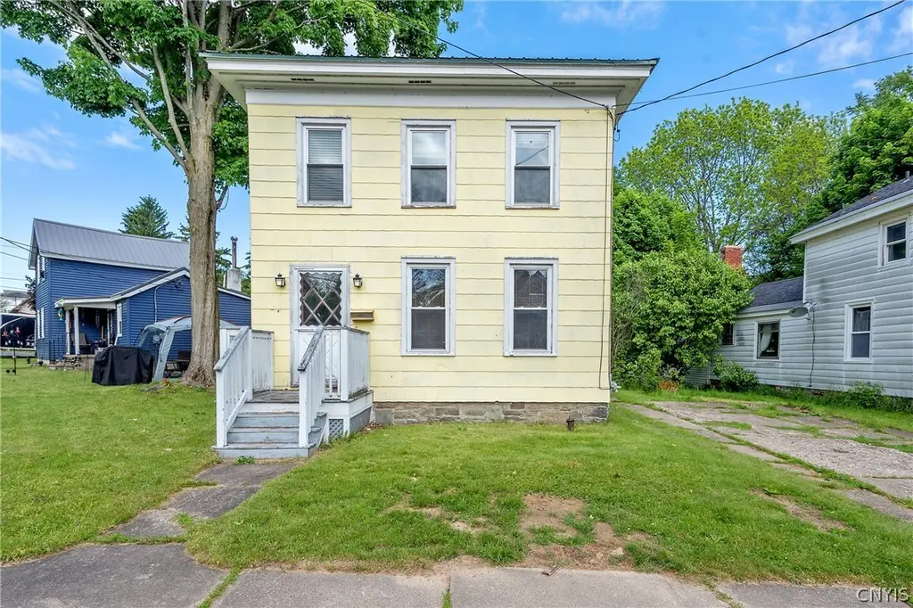 27 Ellen St