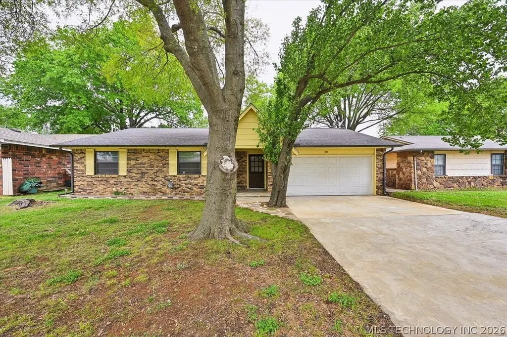1666 S Pecan Ave