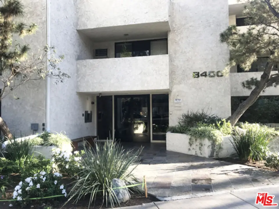 8400 De Longpre Ave #104