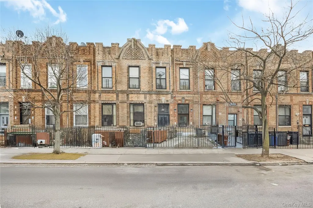 928 Belmont Ave