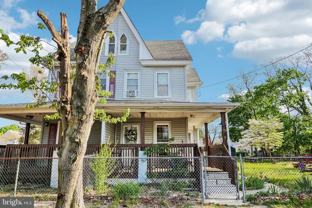 220 Fulton St