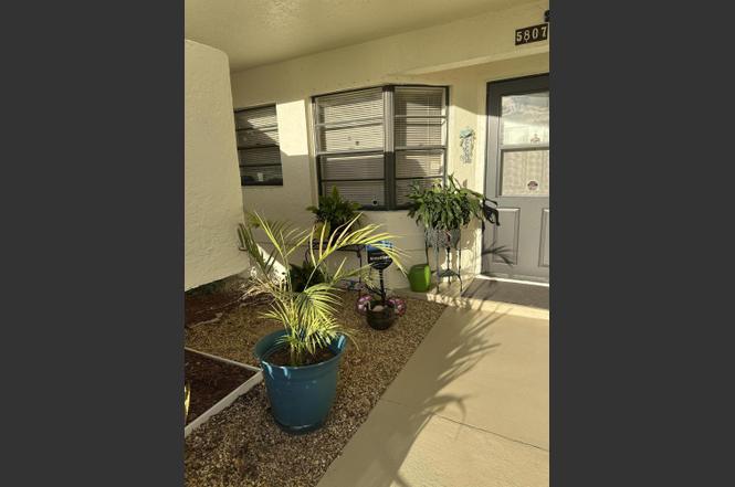 5807 Parkwalk Dr
