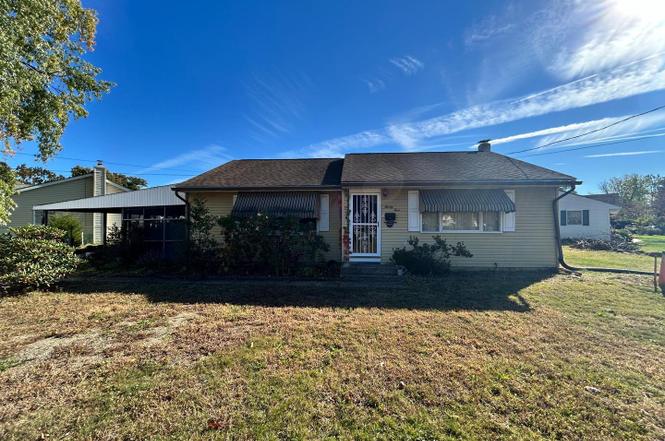 24 W Lois Dr