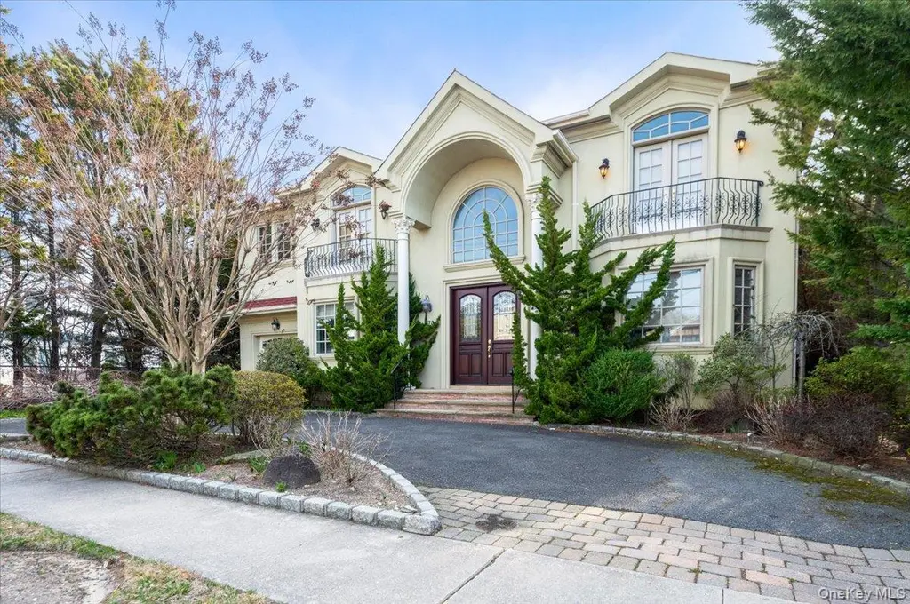 70 Lewis Ave