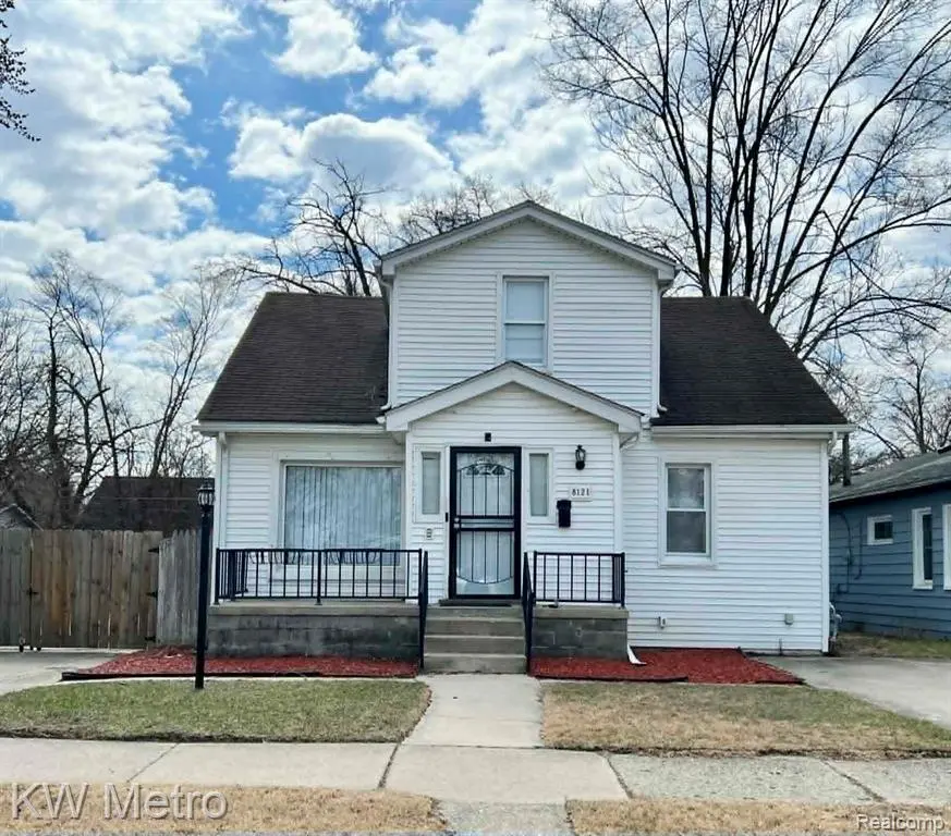 8121 Cloverdale Ave