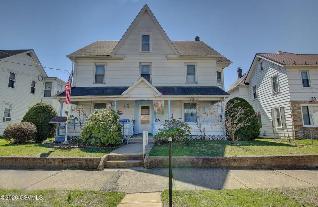 604 E 4th St