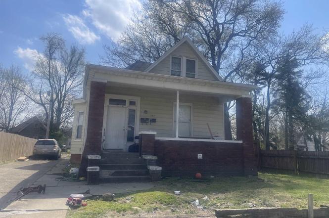 709 E Powell Ave