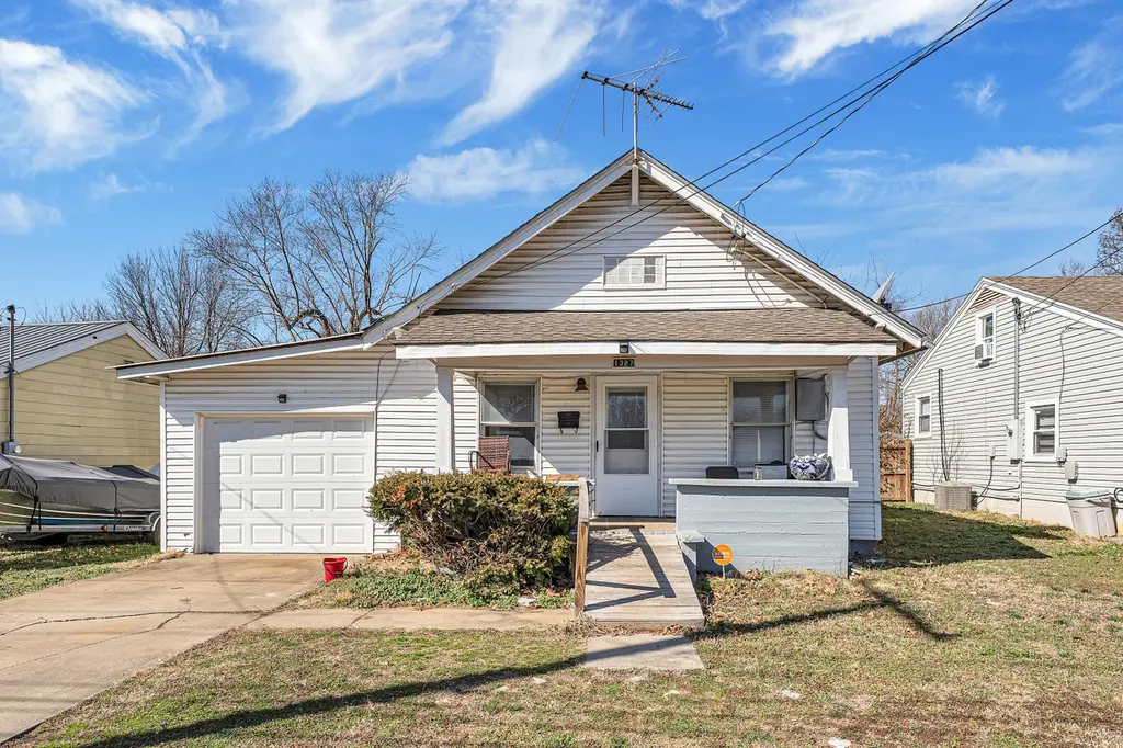 1327 N Marion Ave