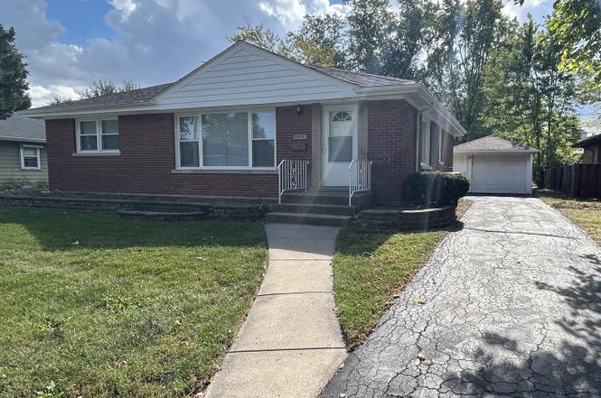 609 E 160th Pl