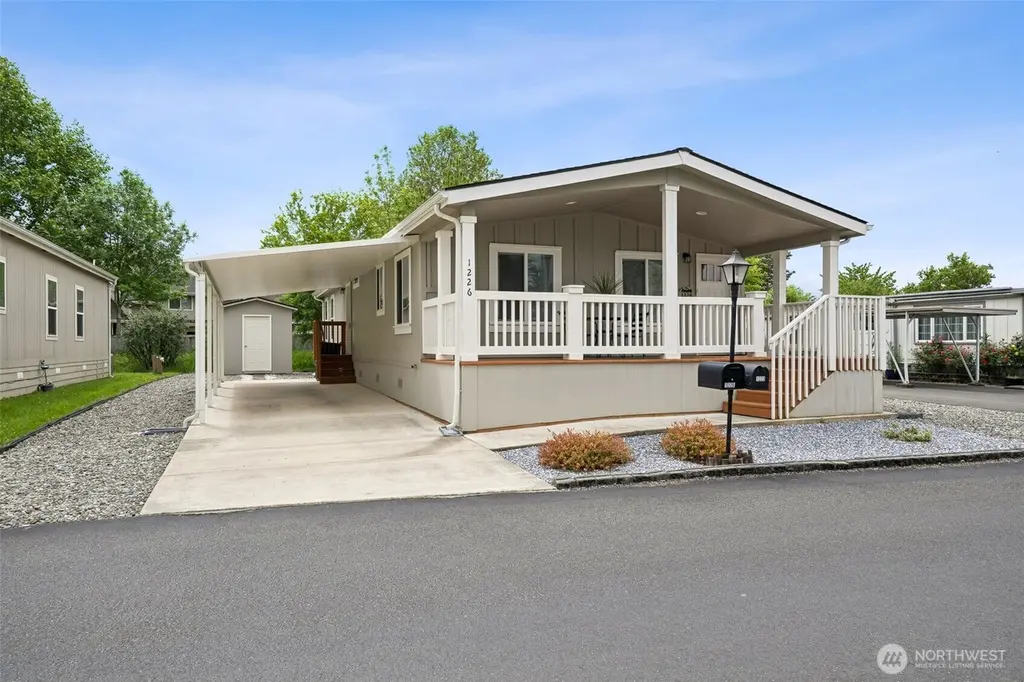 1226 Maple Dr