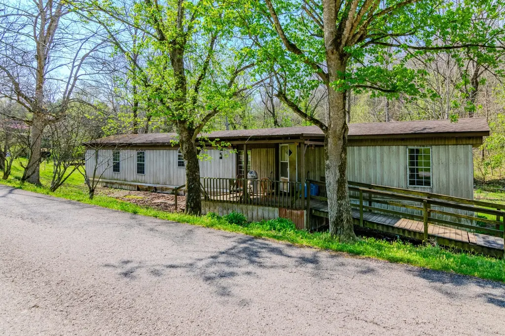 1207 Logan Rd