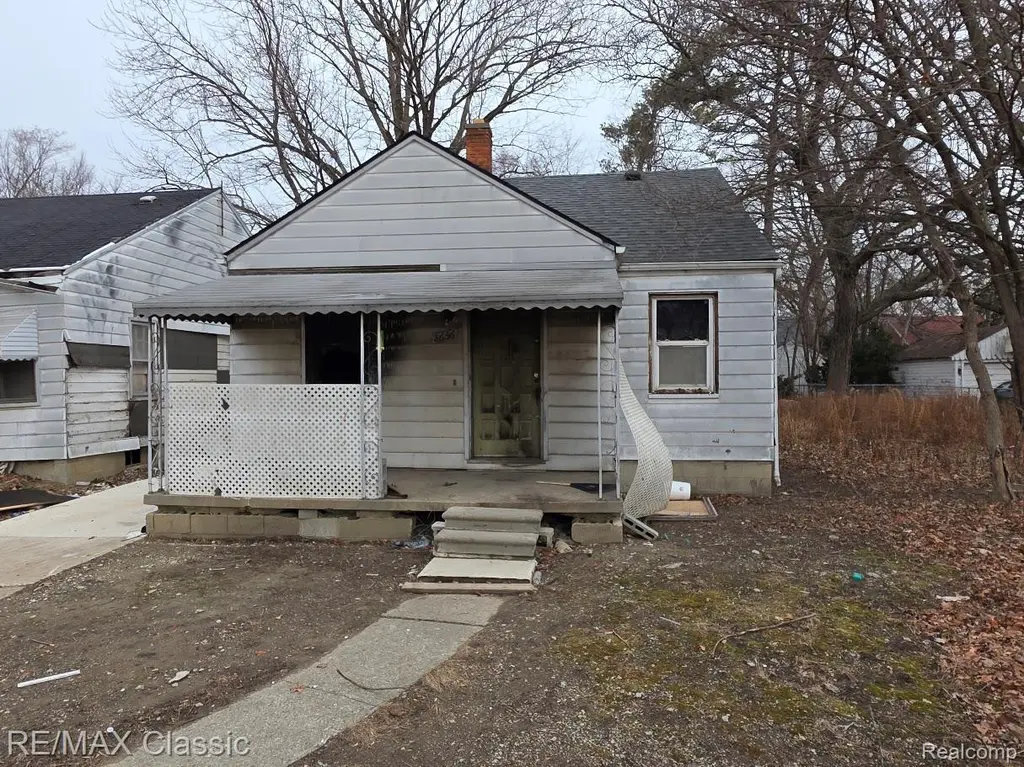 8656 & 8560 Farmbrook St