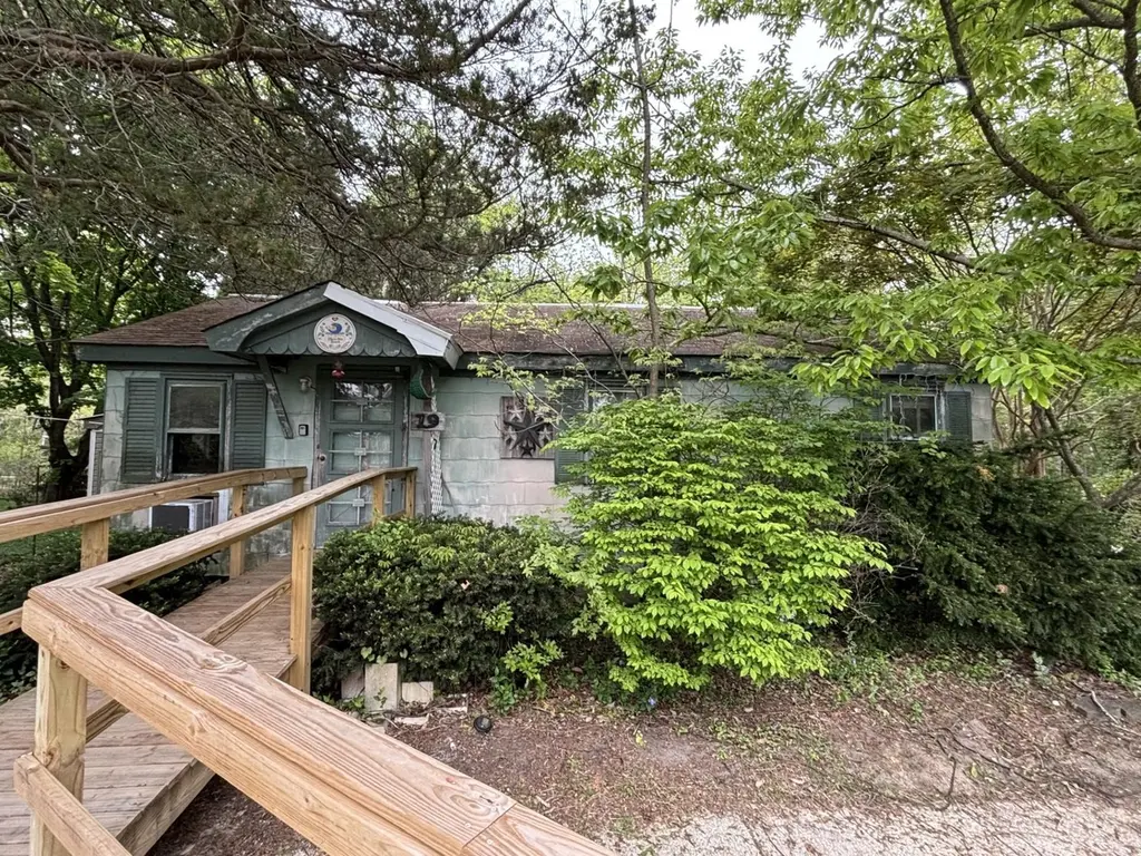 19 Maple St