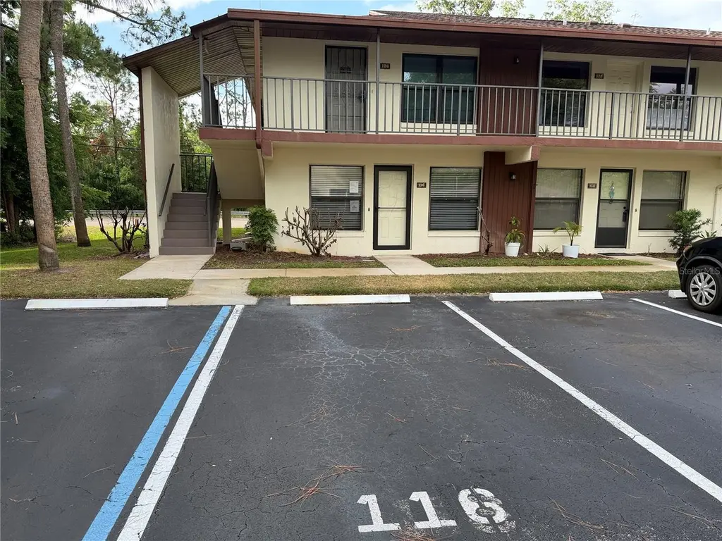 112 Lacosta Ln #116