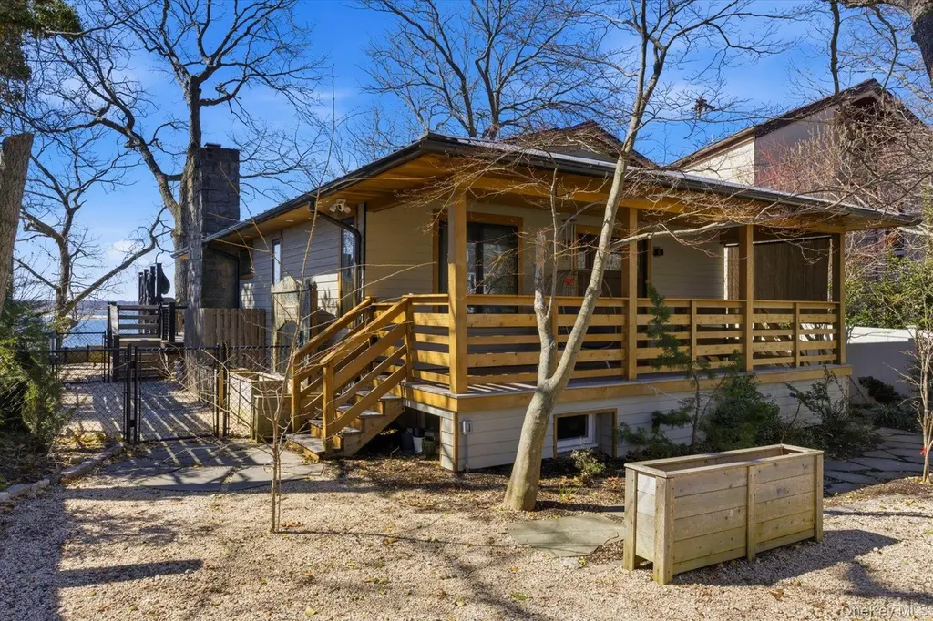 154 Eatons Neck Rd