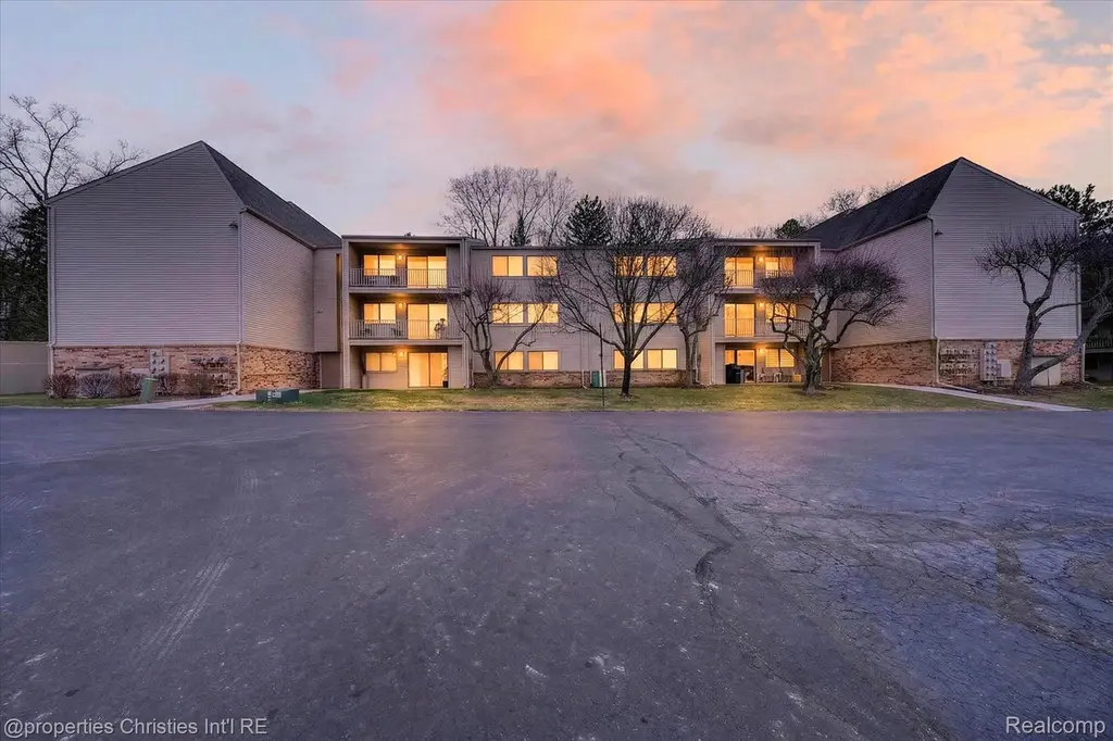 3815 Lone Pine Rd