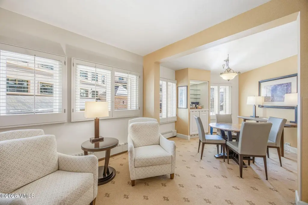 76 Avondale Ln Unit L-206