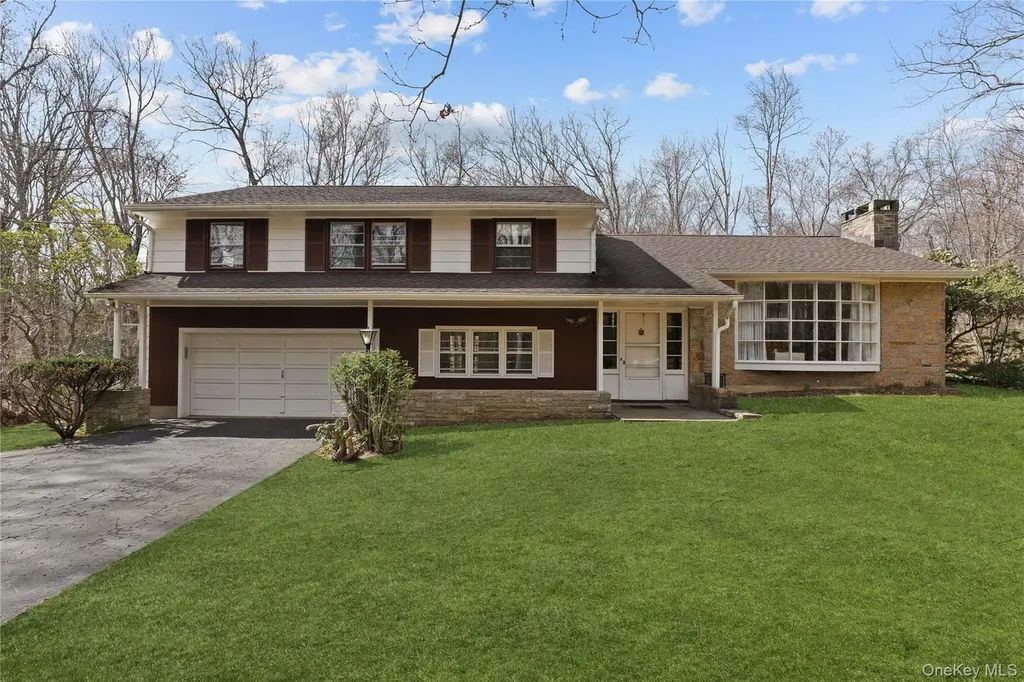 15 Laurel Rd