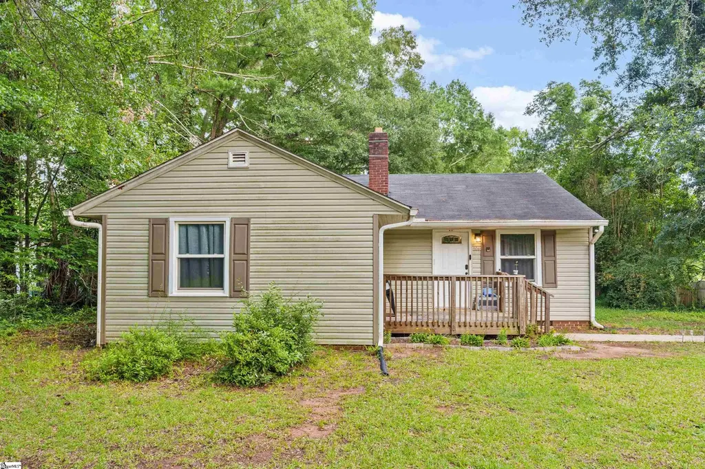 104 Carolyn Dr