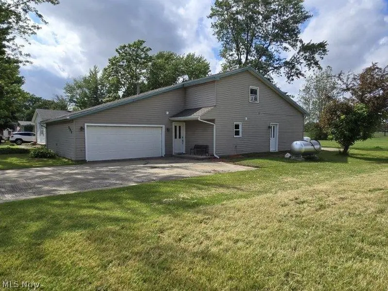 387 Stable Dr