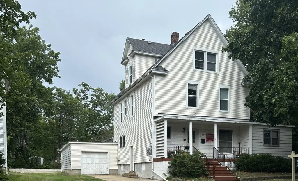 223 W Locust St