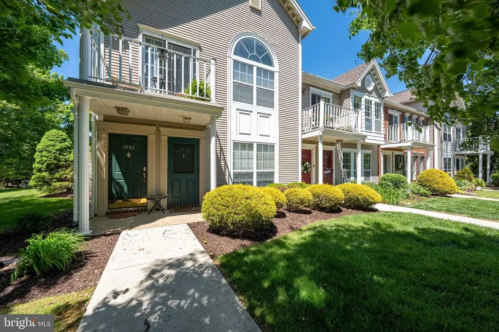 1964 Mattis St