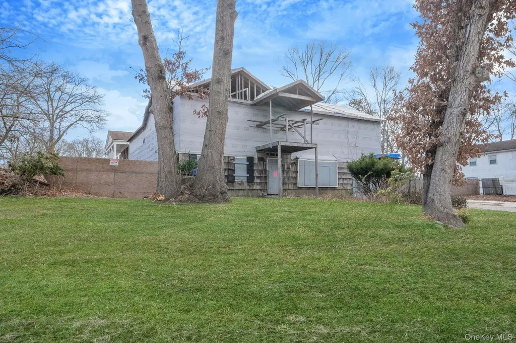 58 W Denis Ln