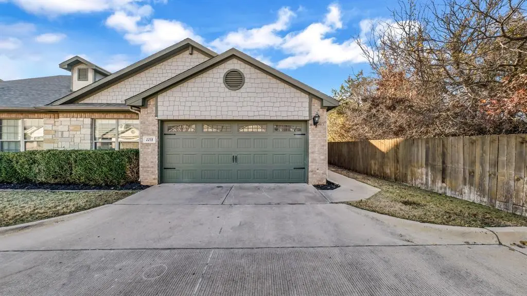 2233 Cobblestone Ct