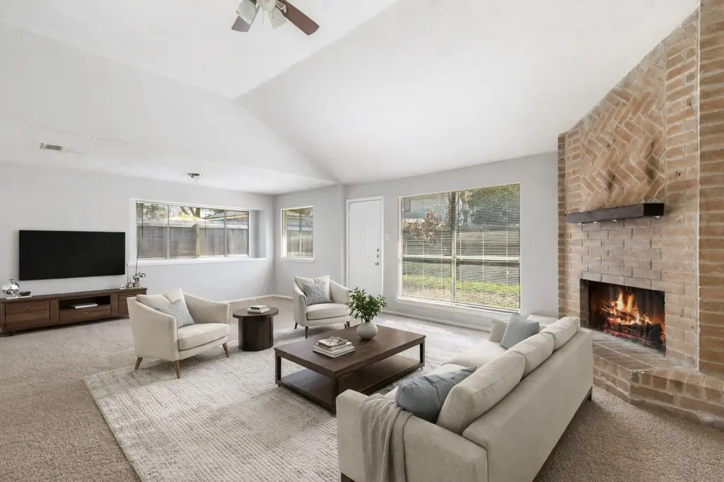 7310 Maple Walk Dr