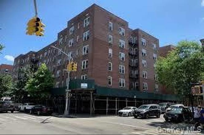 4240 Bowne St Unit 2j