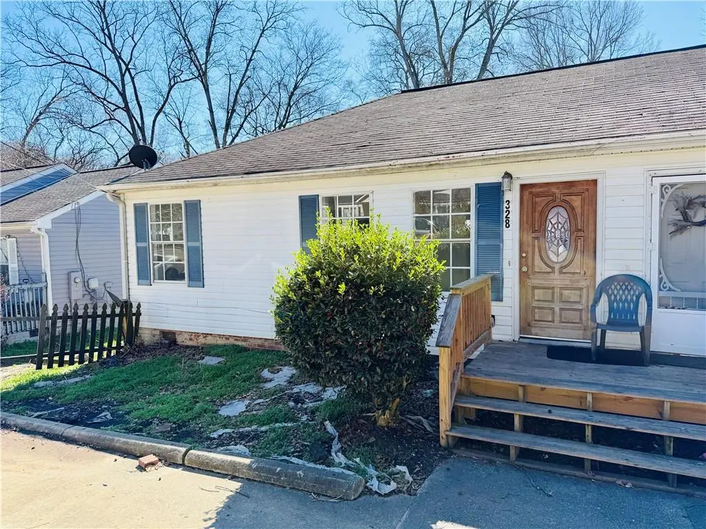 328 Roosevelt Cir NE