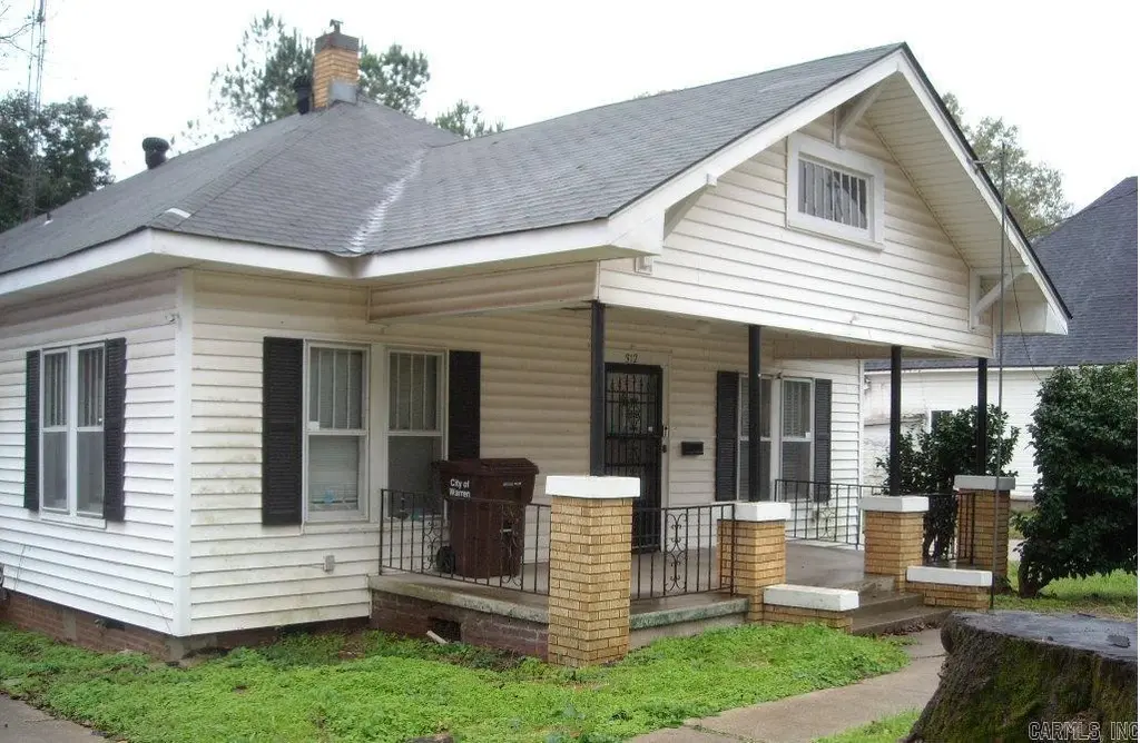 312 E Cedar St