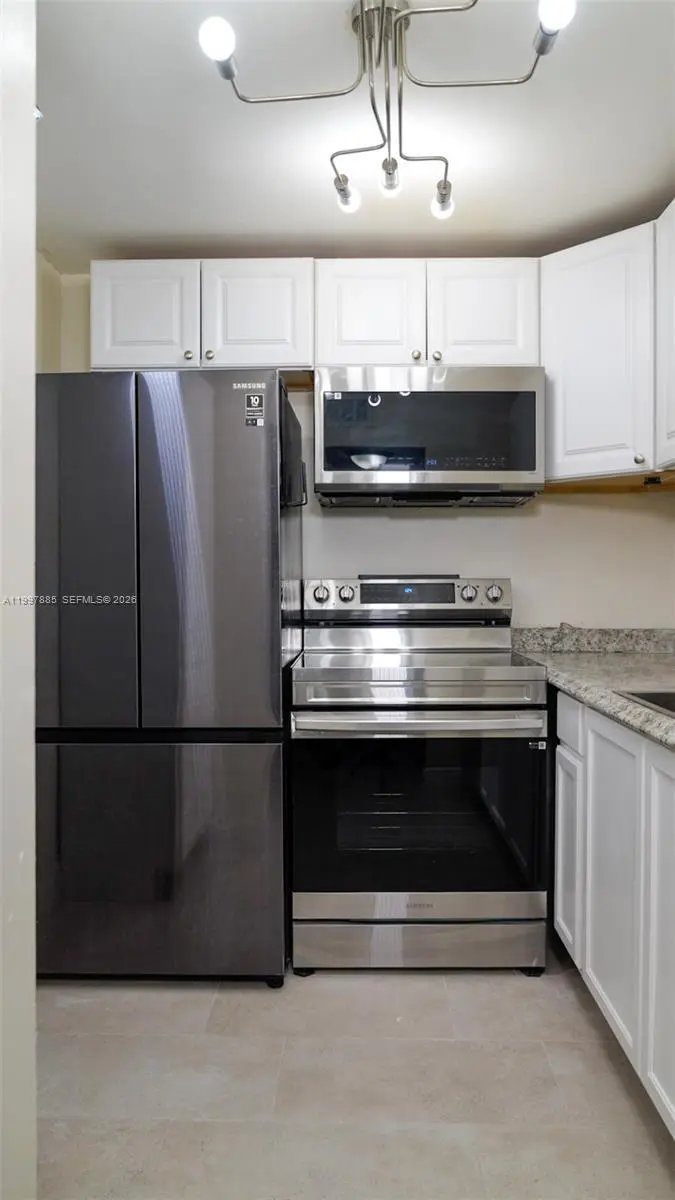 2935 NE 163rd St Unit 4T